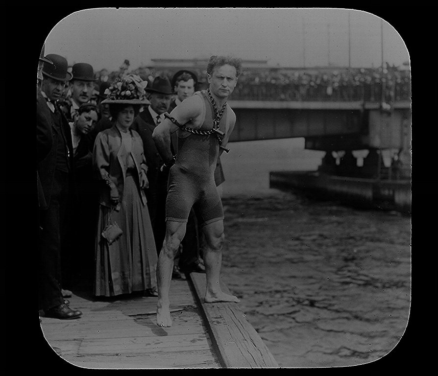 / Archival Magician Photo Reprint HOUDINI JUMPS FROM HARVARD BRIDGE 1908 