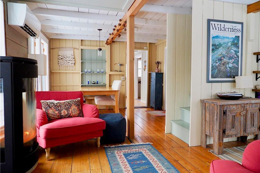 There S An Adorable Cottage For Sale On Peaks Island In Maine