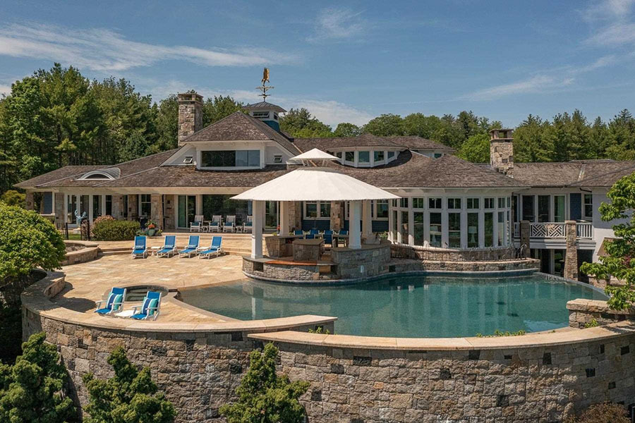 A Resort Style Home In New Hampshire